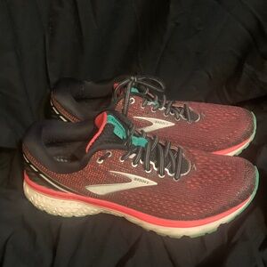 Brooks Women's Athletic Shoes - Black and Pink